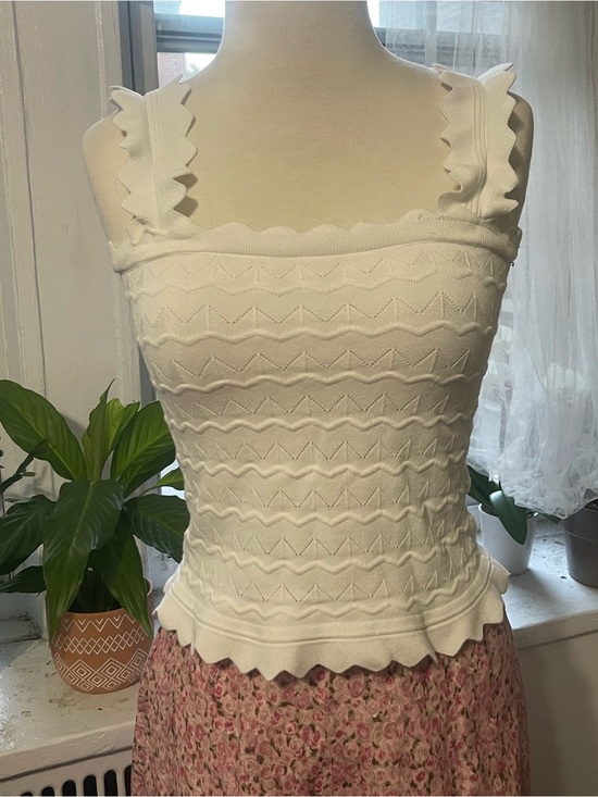 Roberson Rodeo Tops - White Scallop Knit Tank Top - Women's Sleeveless Sweater